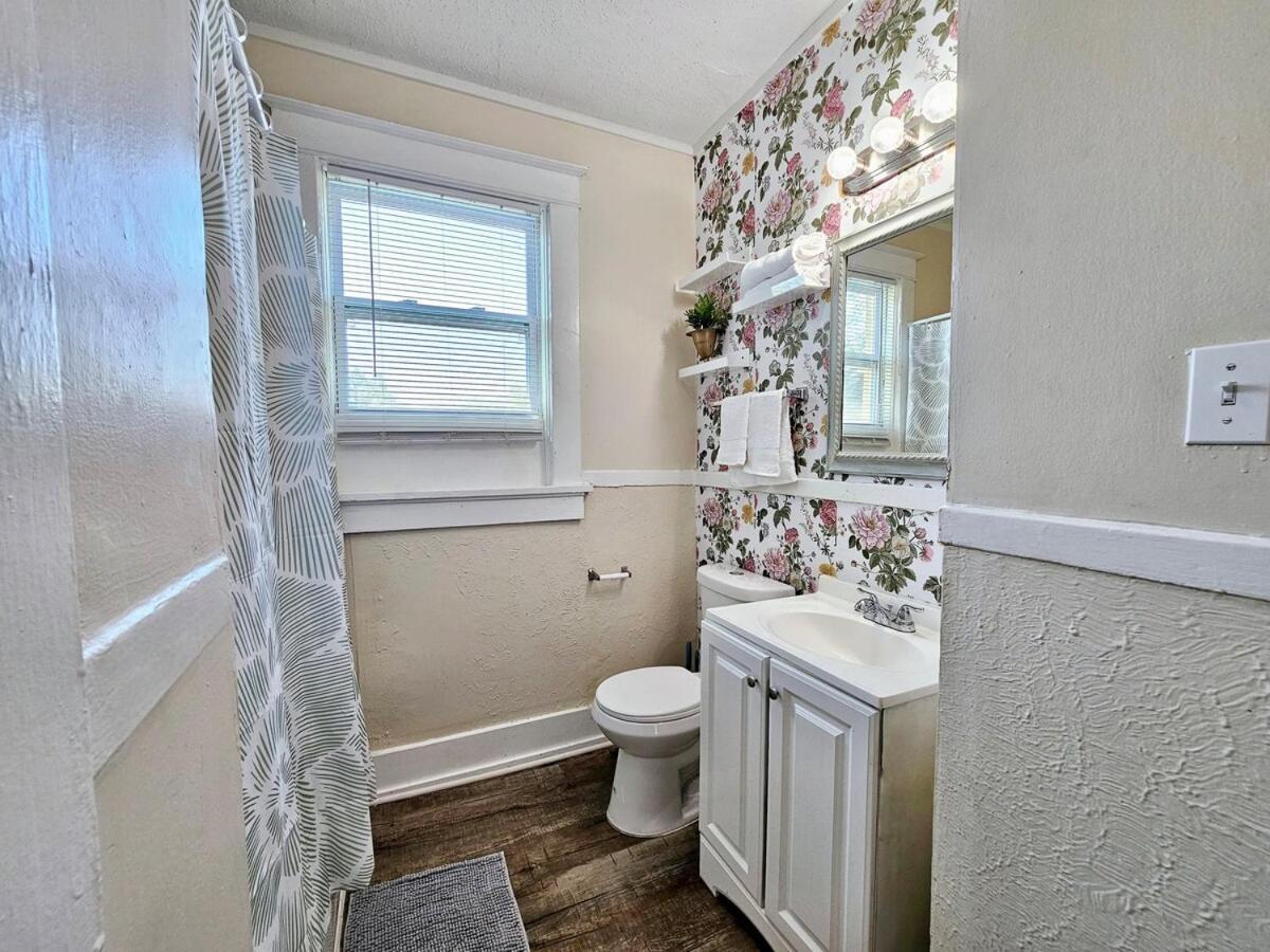 Holiday home Charming House In Memphis